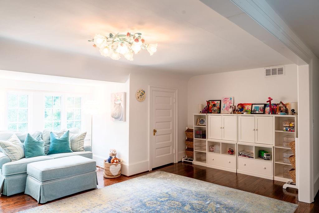 800 W 52nd Street