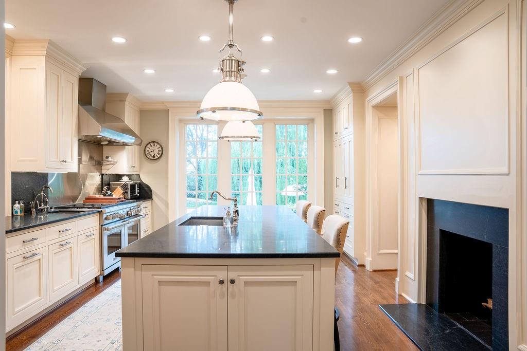 800 W 52nd Street