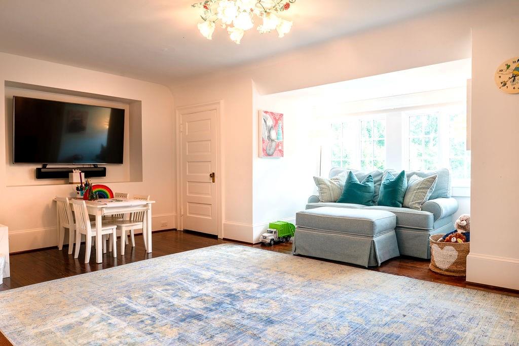 800 W 52nd Street