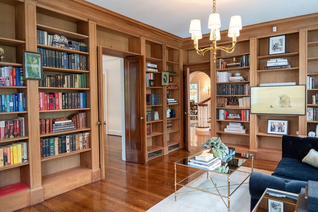 800 W 52nd Street