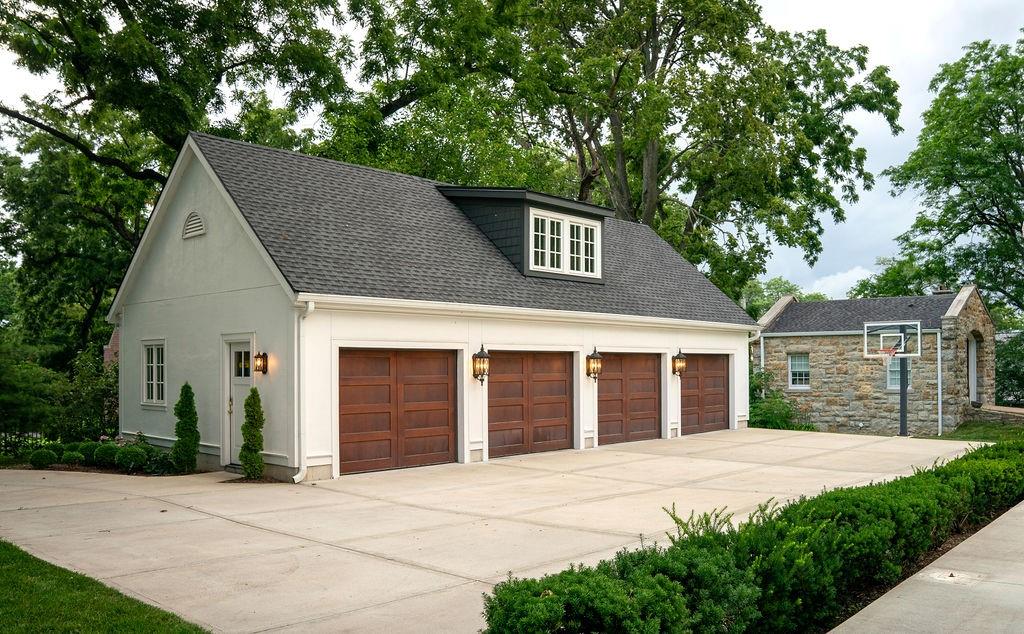 800 W 52nd Street