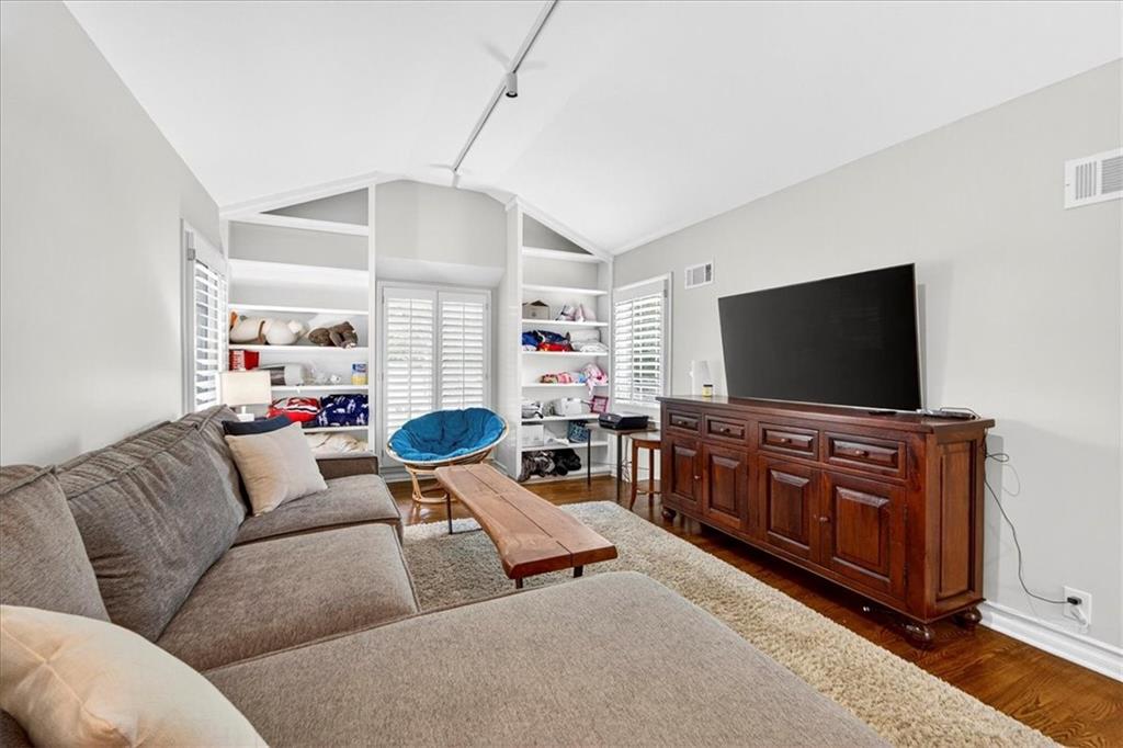 6010 Reinhardt Drive