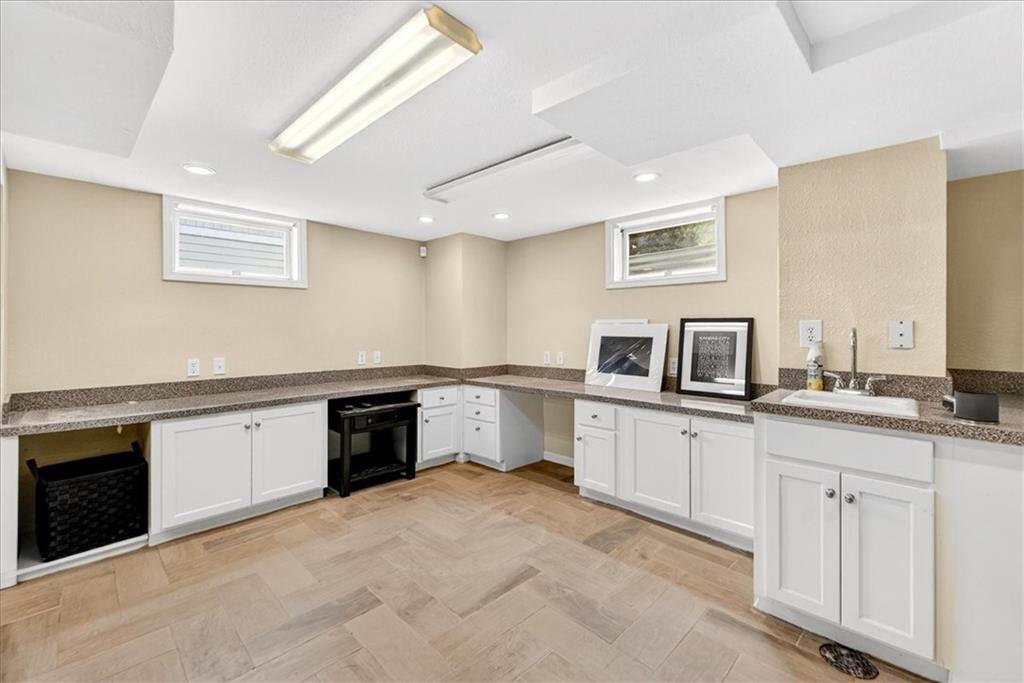 6010 Reinhardt Drive
