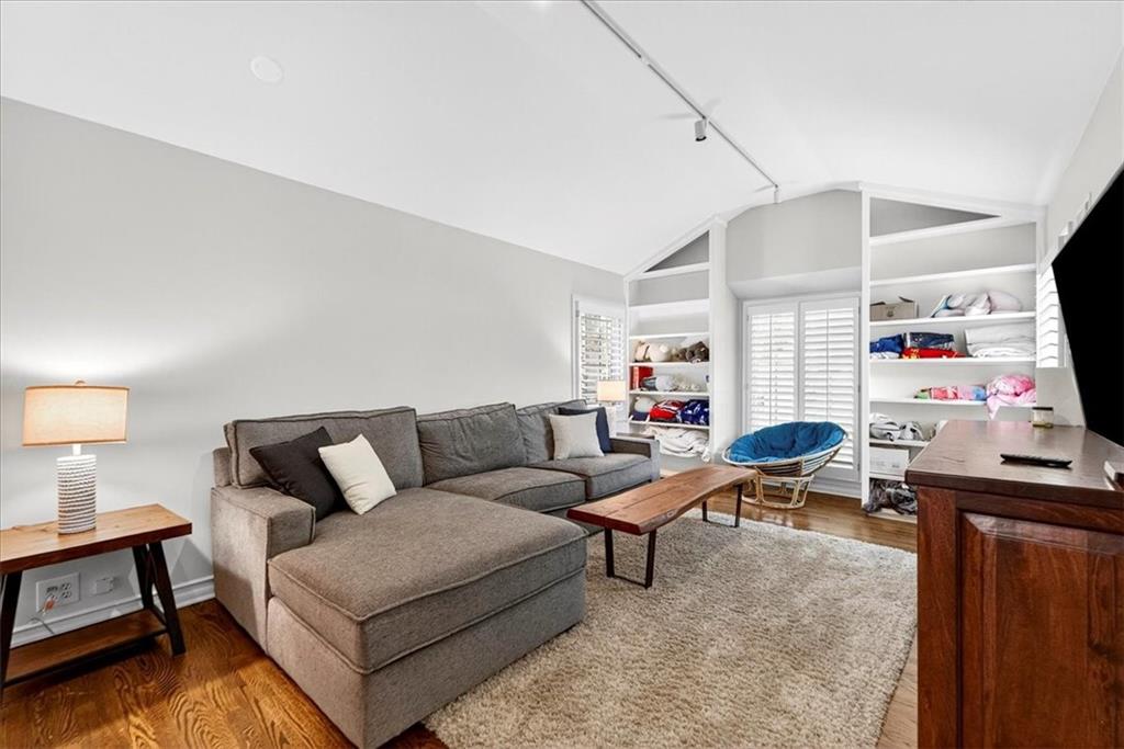 6010 Reinhardt Drive