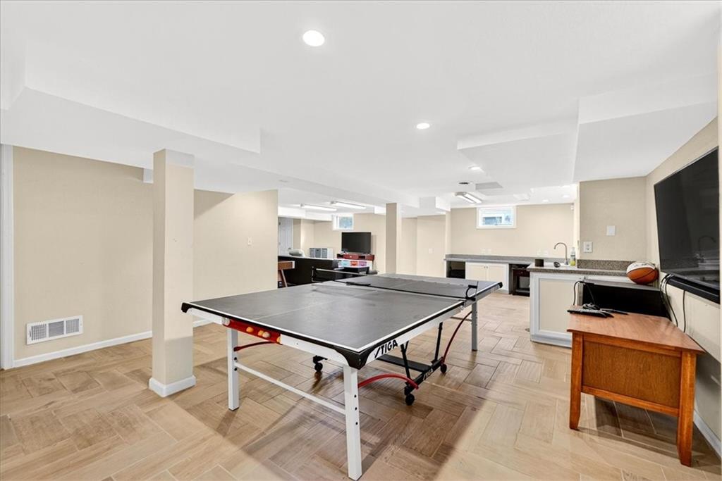6010 Reinhardt Drive