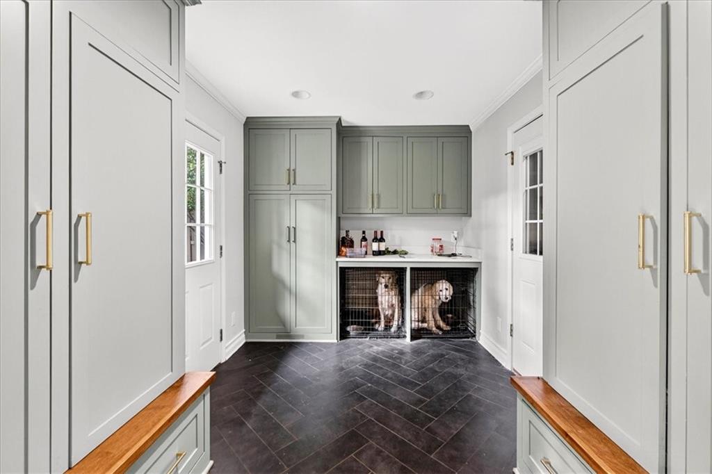 6010 Reinhardt Drive