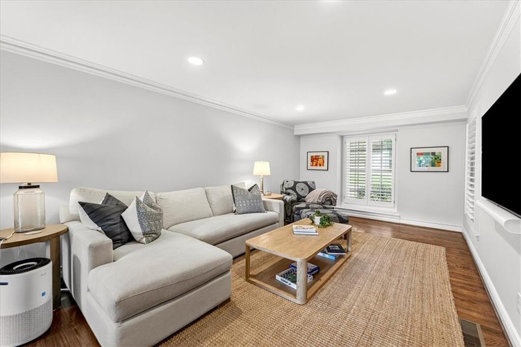 6010 Reinhardt Drive