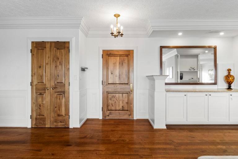 121 W 48th Street Unit: 2005