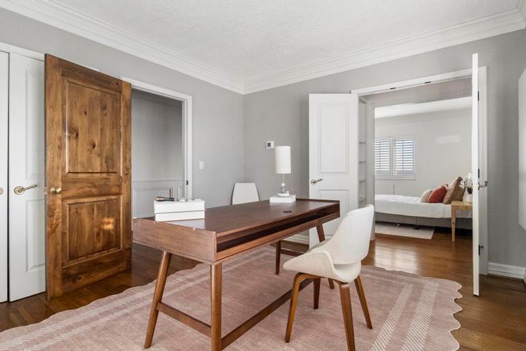 121 W 48th Street Unit: 2005