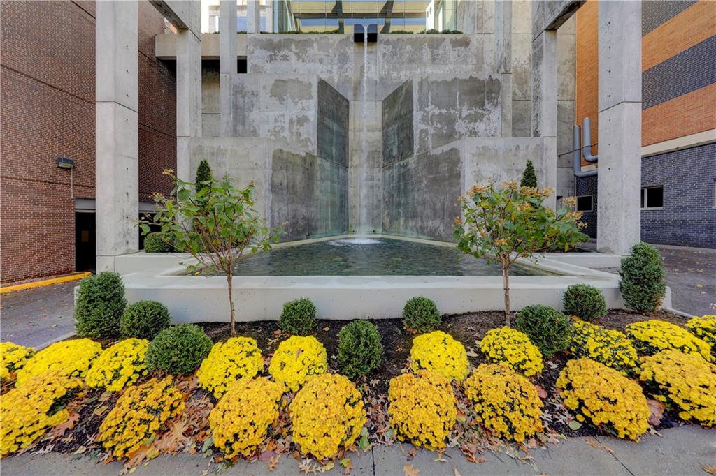 121 W 48th Street Unit: 2005