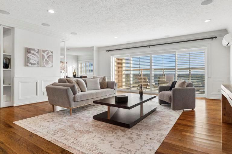 121 W 48th Street Unit: 2005