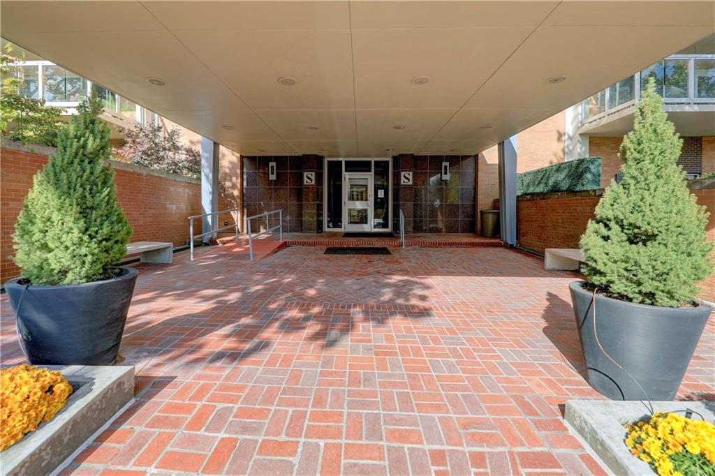 121 W 48th Street Unit: 2005