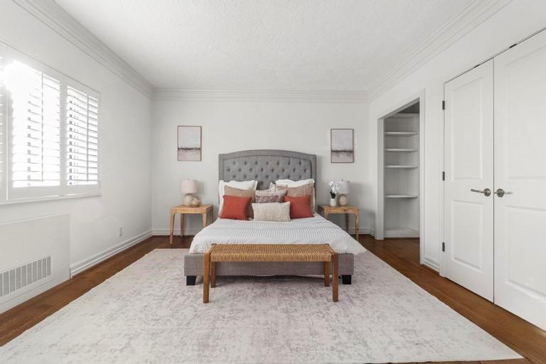 121 W 48th Street Unit: 2005