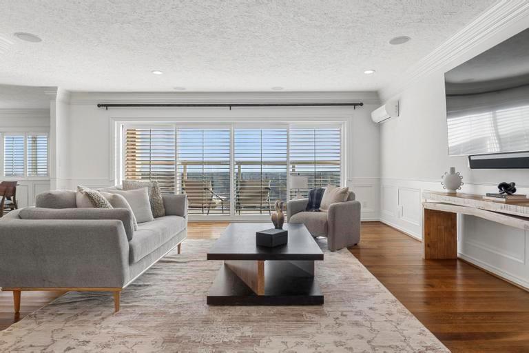 121 W 48th Street Unit: 2005