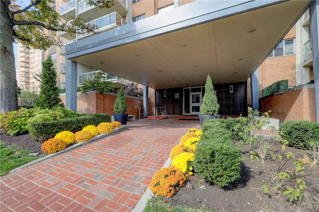 121 W 48th Street Unit: 2005