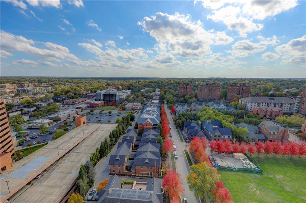 121 W 48th Street Unit: 2005