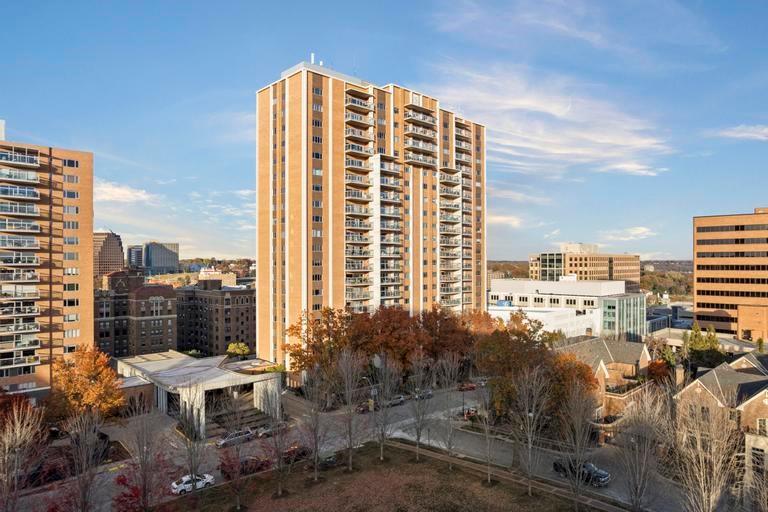 121 W 48th Street Unit: 2005