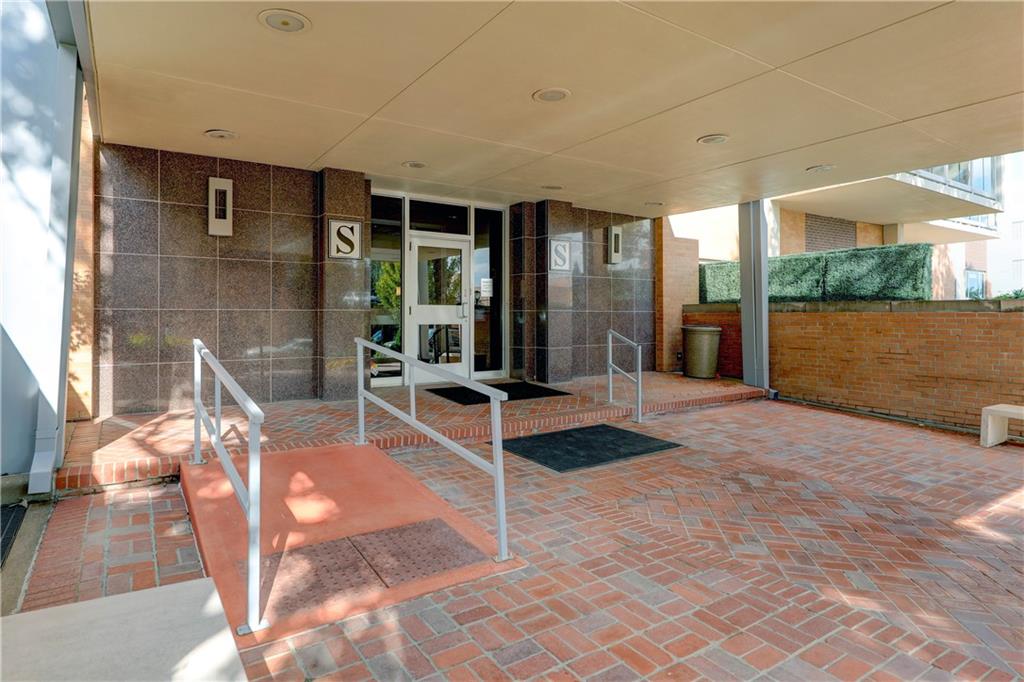 121 W 48th Street Unit: 2005