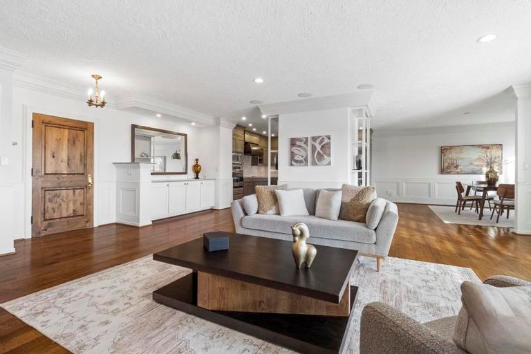 121 W 48th Street Unit: 2005