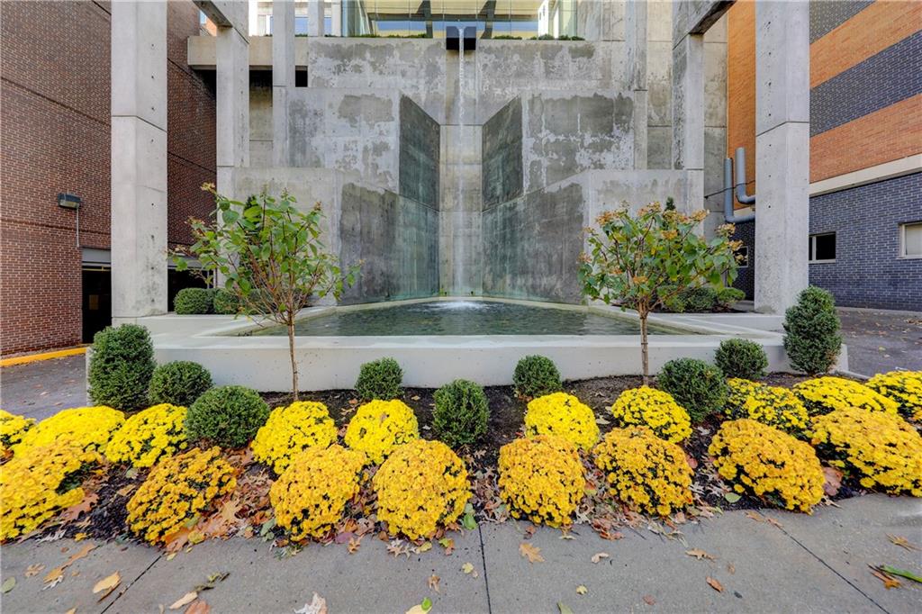 121 W 48th Street Unit: 2005