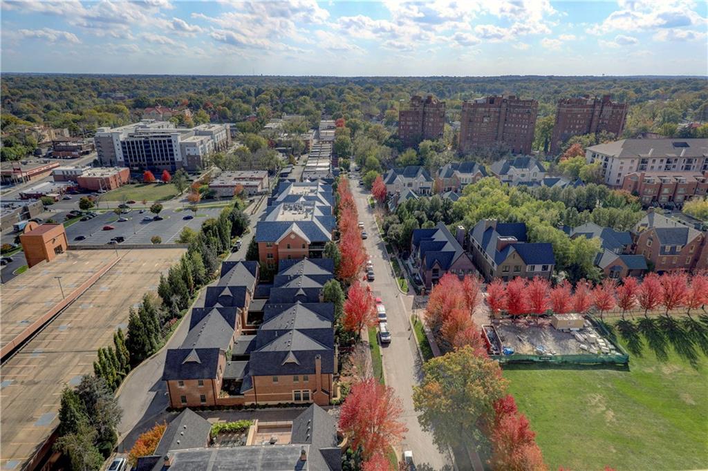 121 W 48th Street Unit: 2005