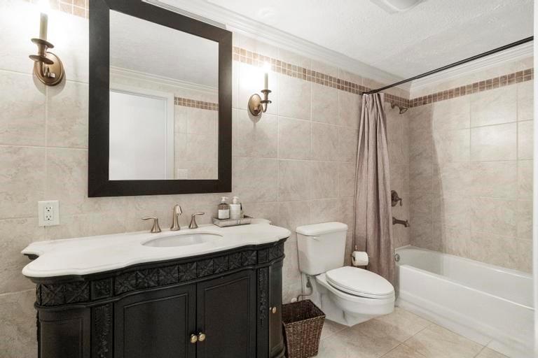 121 W 48th Street Unit: 2005