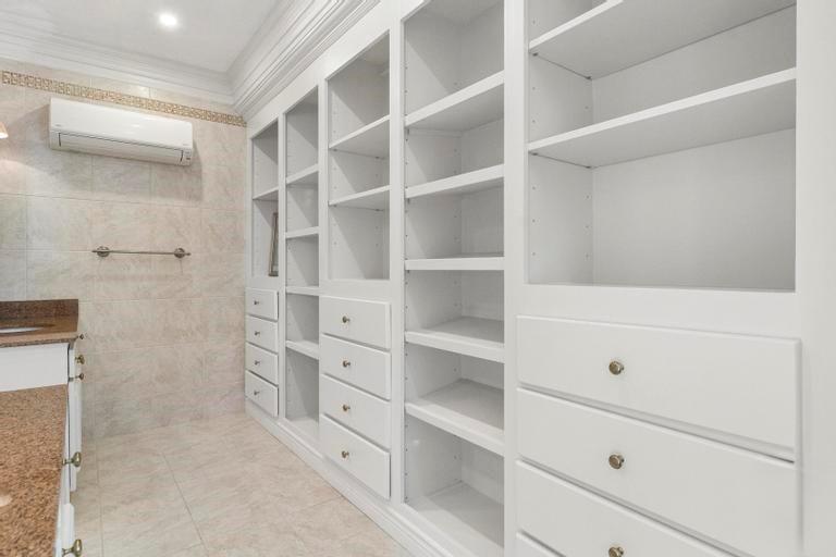 121 W 48th Street Unit: 2005