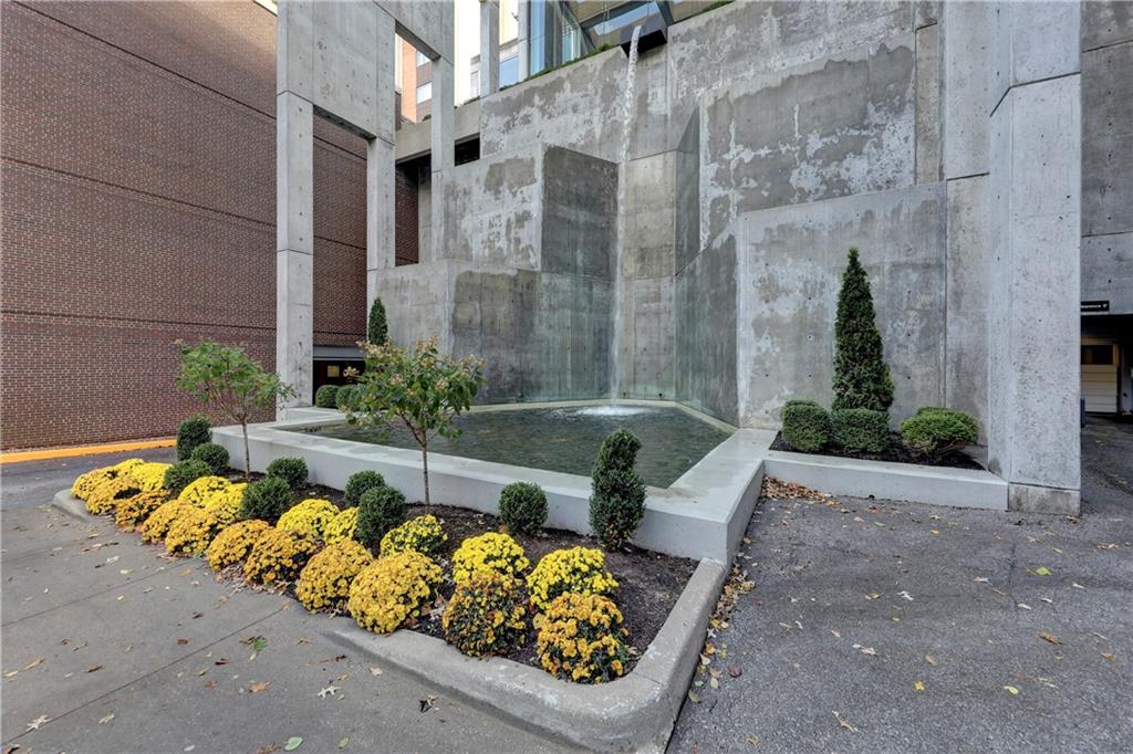 121 W 48th Street Unit: 2005