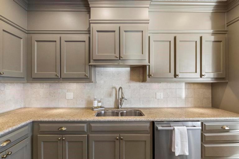 121 W 48th Street Unit: 2005