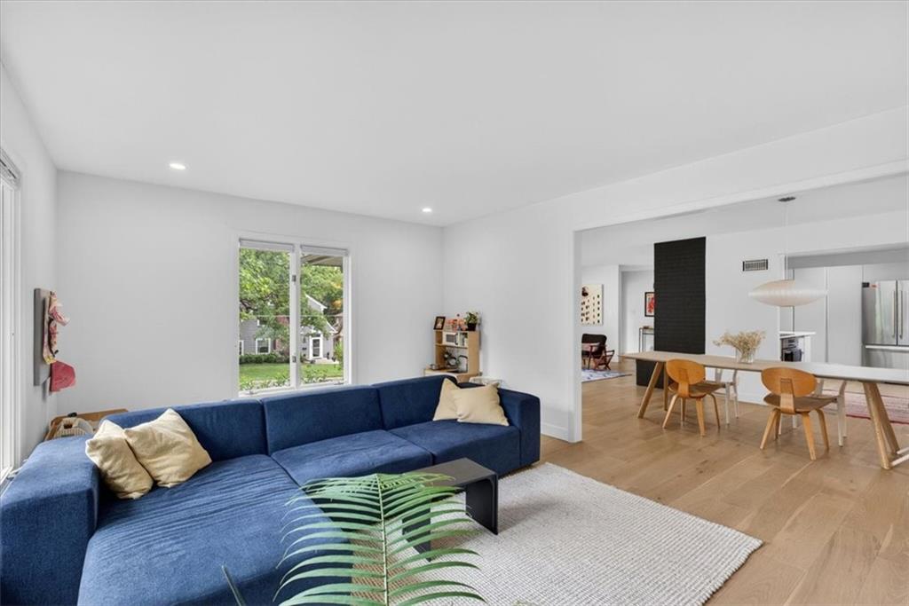1624 W 50th Street