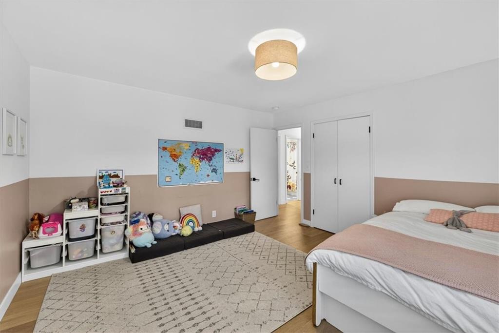 1624 W 50th Street