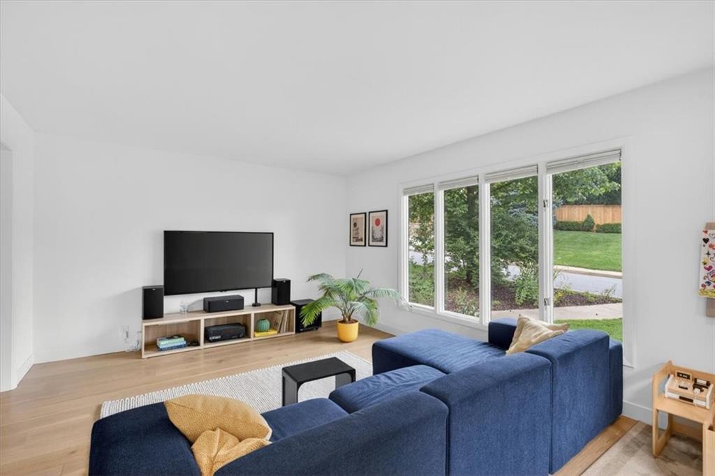 1624 W 50th Street