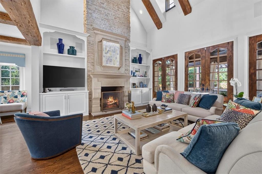 845 W 52nd Terrace