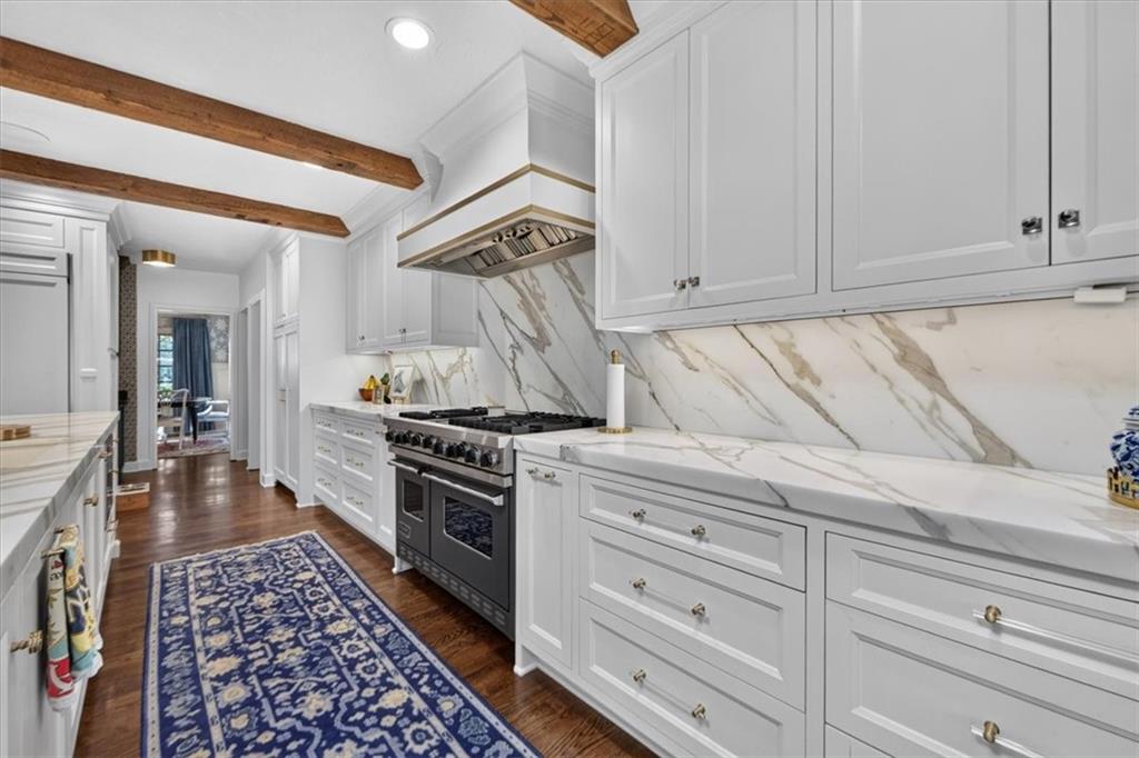 845 W 52nd Terrace