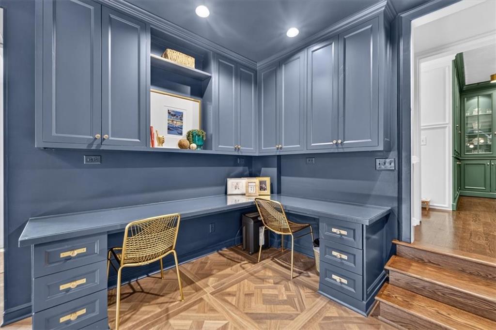 845 W 52nd Terrace