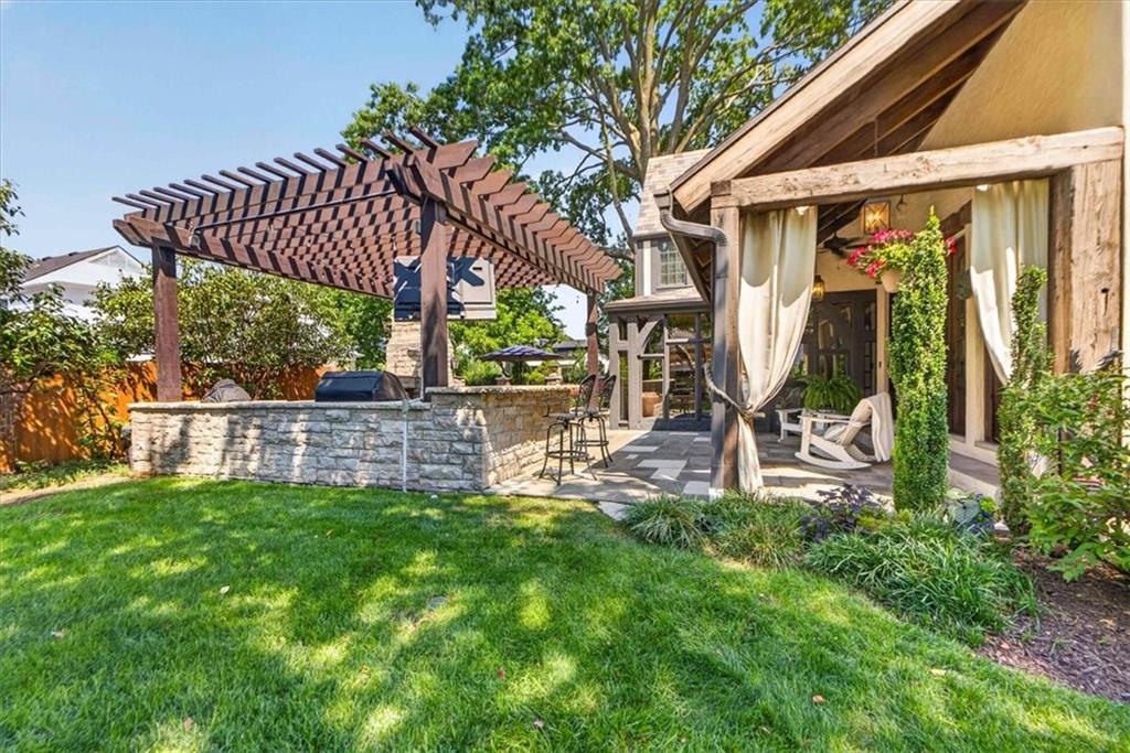 845 W 52nd Terrace