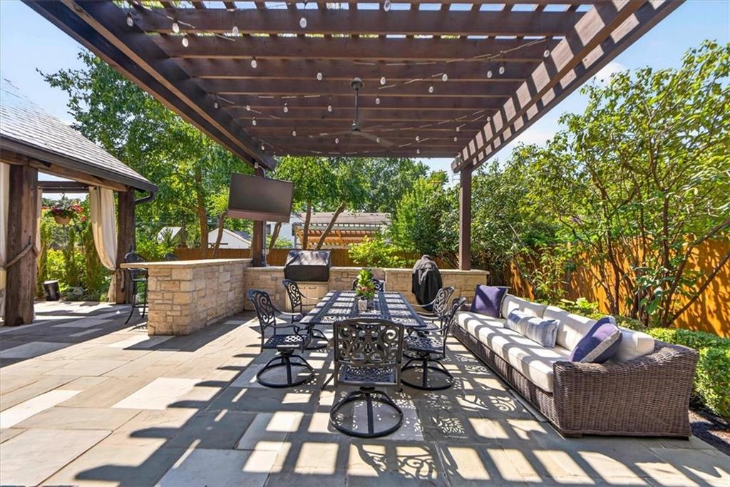 845 W 52nd Terrace