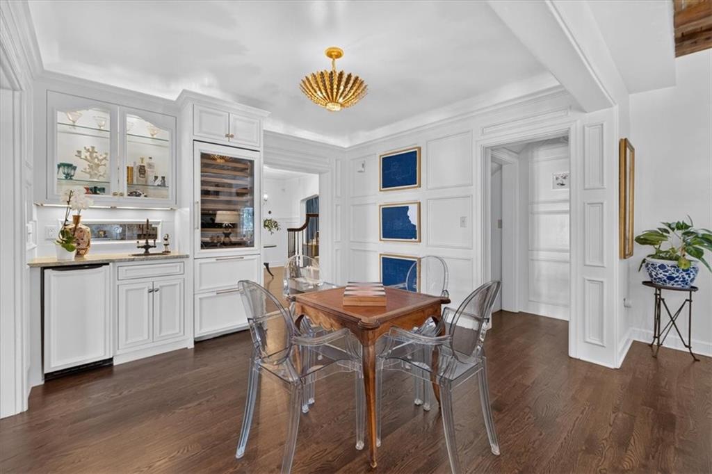 845 W 52nd Terrace