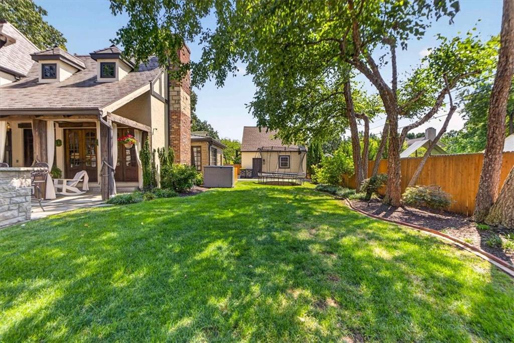 845 W 52nd Terrace