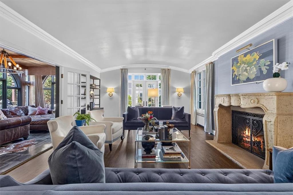 845 W 52nd Terrace