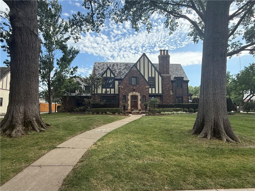 845 W 52nd Terrace