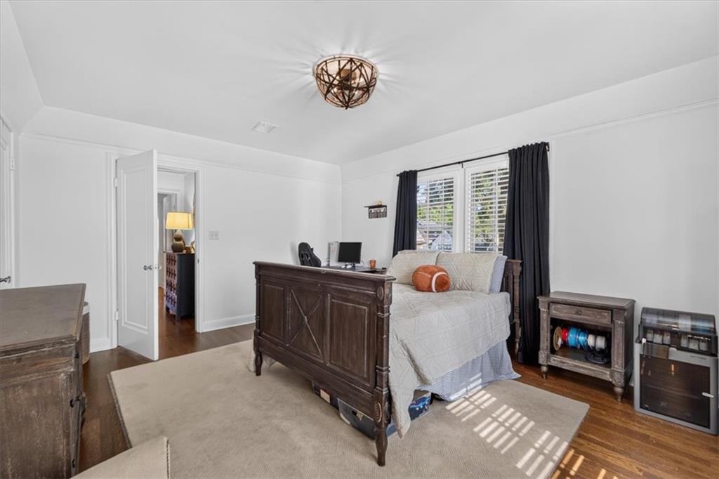 845 W 52nd Terrace
