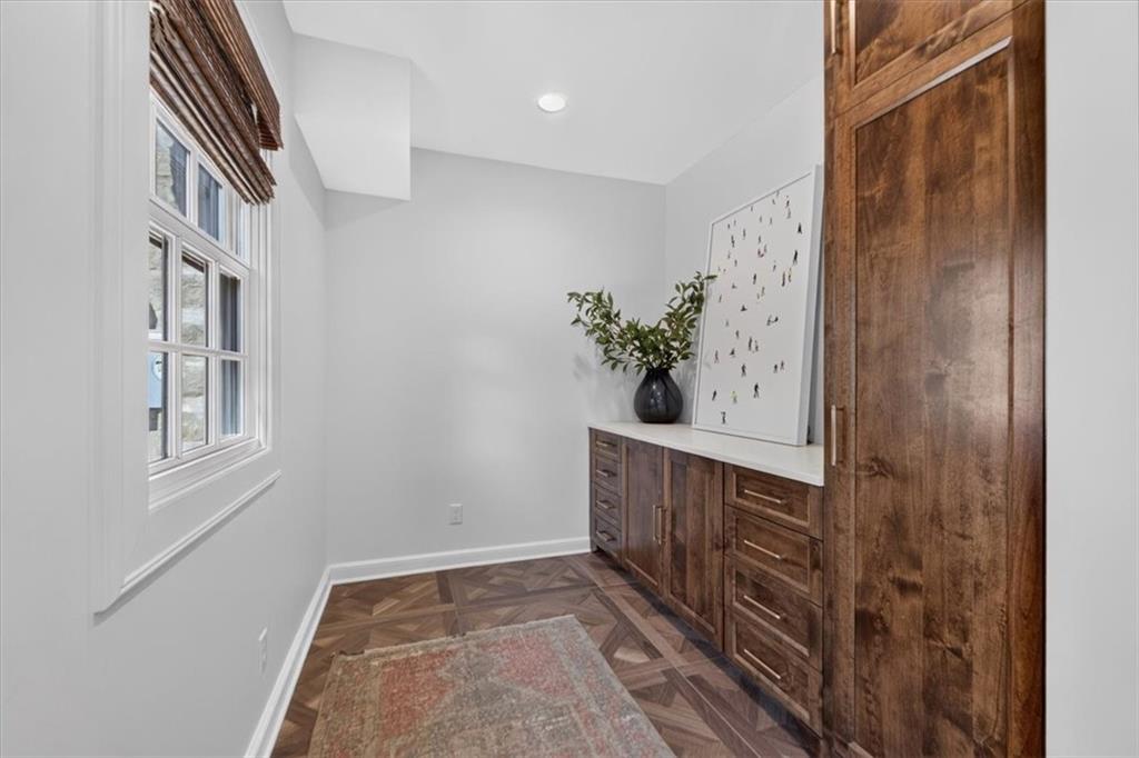 845 W 52nd Terrace
