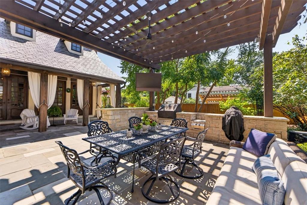 845 W 52nd Terrace