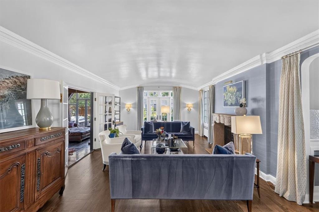845 W 52nd Terrace
