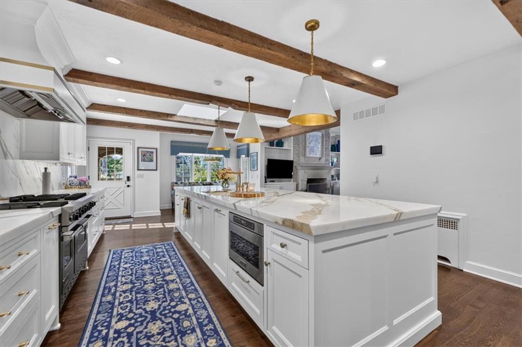 845 W 52nd Terrace