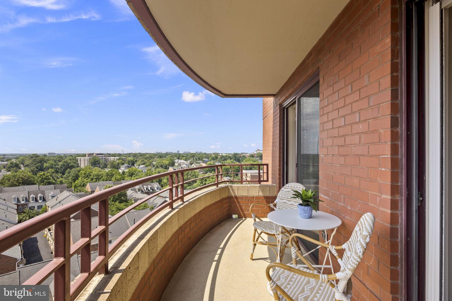 2400 CLARENDON BOULEVARD Unit: 1009