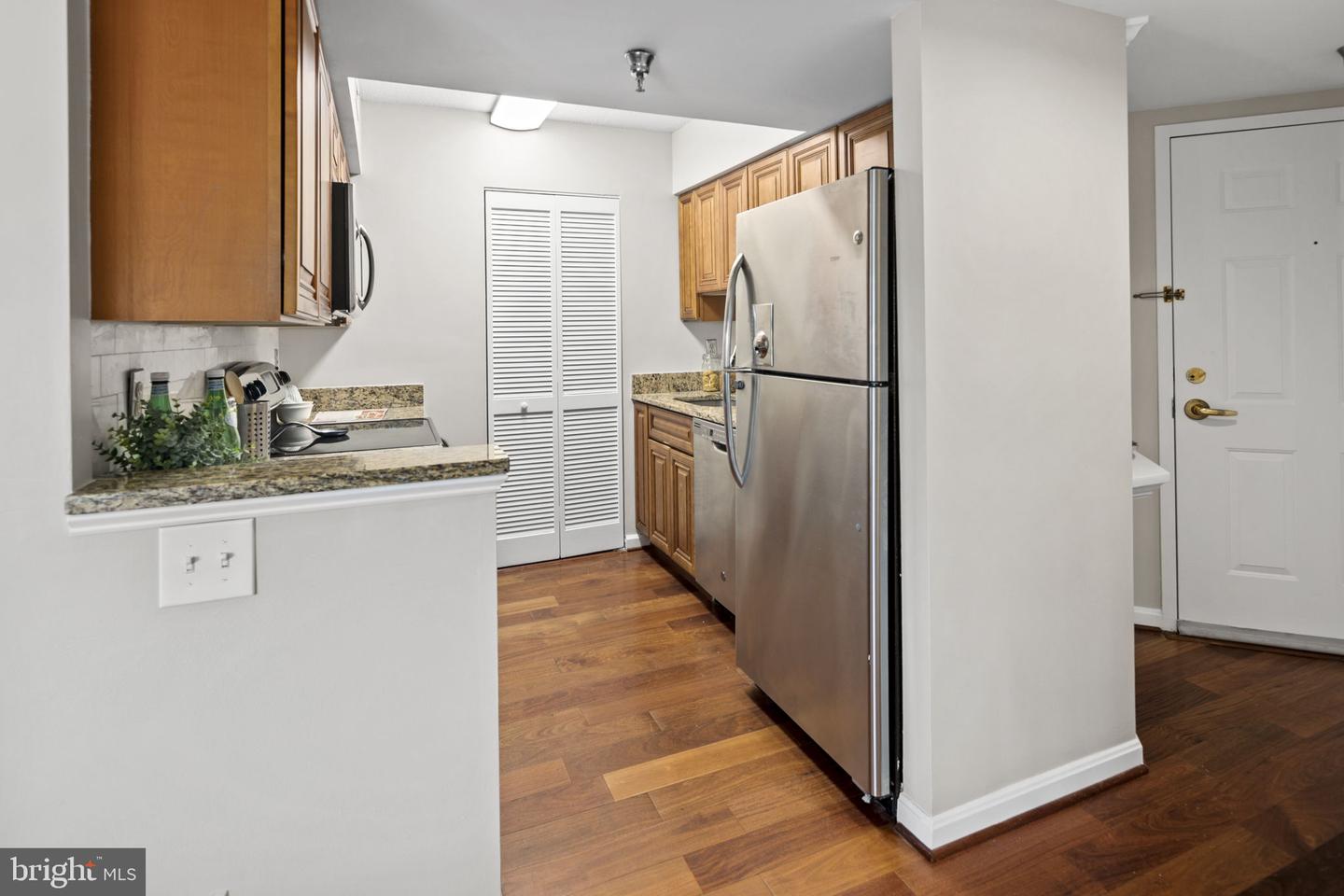 2400 CLARENDON BOULEVARD Unit: 1009