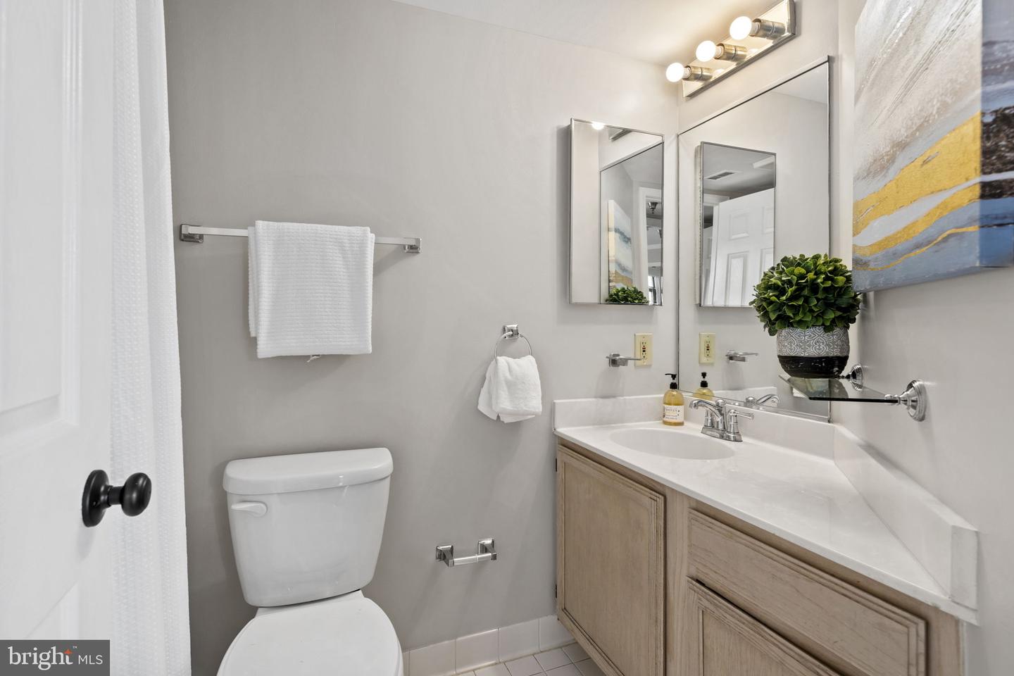 2400 CLARENDON BOULEVARD Unit: 1009