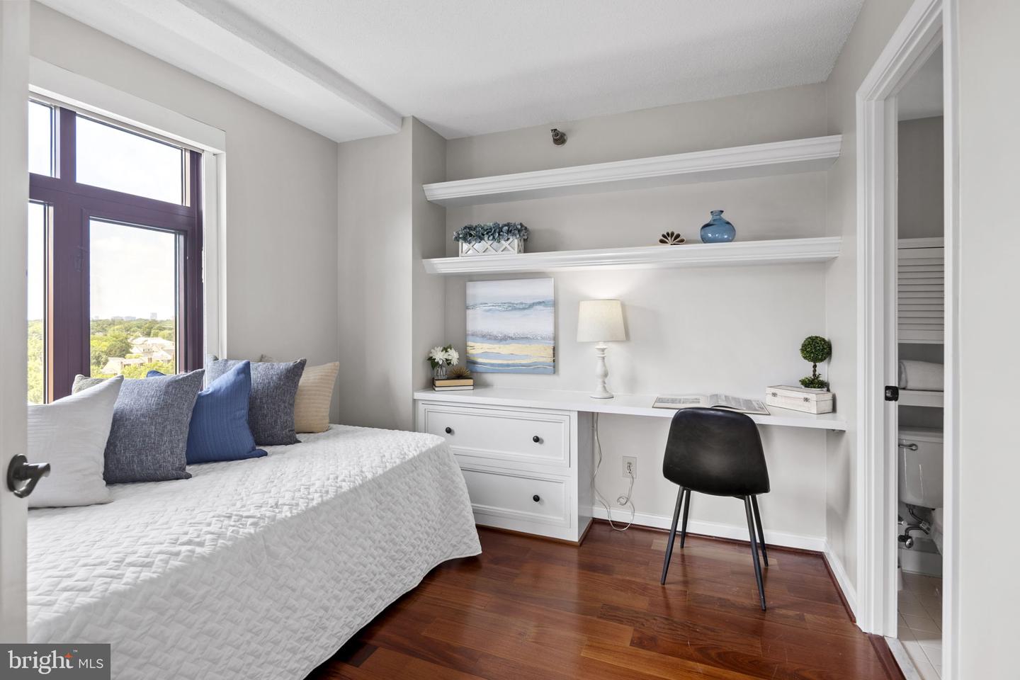 2400 CLARENDON BOULEVARD Unit: 1009